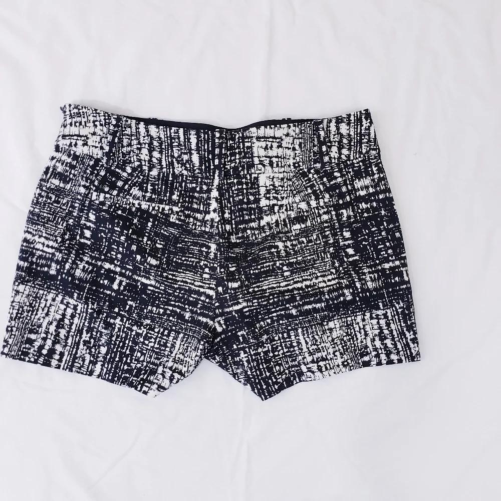 Ann Taylor Black White Patterned City Shorts Geometric Zip Size 10
